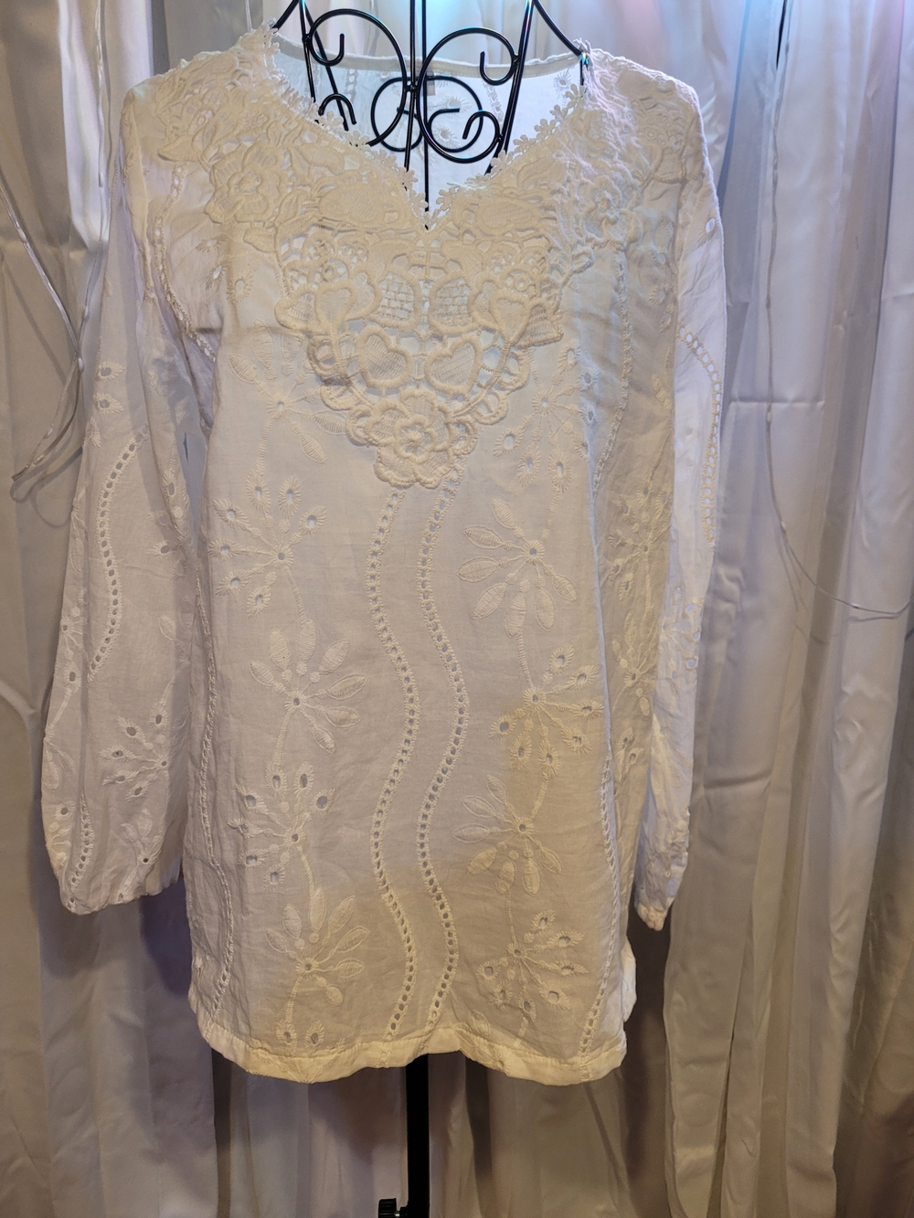 Amazon White Embroidered V-Neck Blouse
